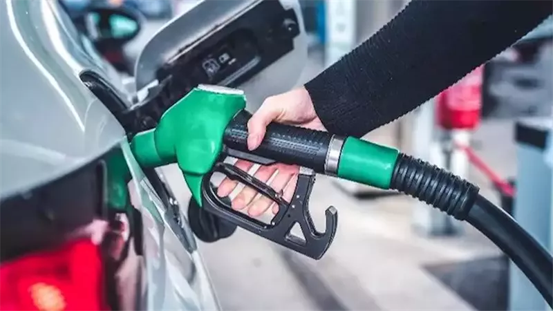 هل ترتفع أسعار البنزين
