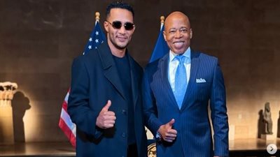 محمد رمضان برفقة عمدة نيويورك في متحف متروبوليتان الشهير (صور-فيديو)