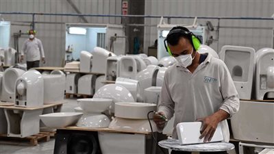 بعد توطين صناعة الأدوات الصحية في مصر.. هل تنخفض الأسعار 2026؟