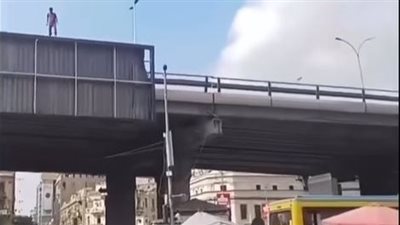 شاب يقفز من أعلى كوبري العتبة في محاولة انتحار والتحريات: 