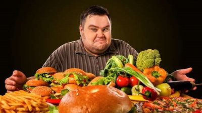 هل تناول الطعام بعد الثامنة مساءً يسبب زيادة الوزن؟ مفاجأة صادمة 