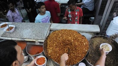 بينها محلات الفول والكشري، مطاعم تستغل جهل الذبائن وتفرض ضريبة 14%
