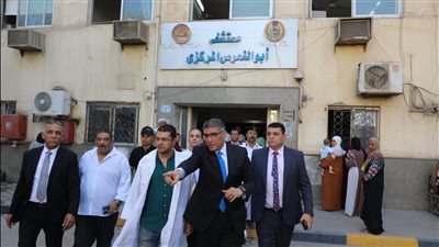 محافظ الجيزة: توفير مقاعد انتظار مناسبة لتخفيف معاناة مرتادي مستشفى أبو النمرس