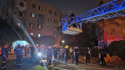 بين السما والأرض، الحماية المدنية تنقذ مواطنين تم احتجازهم عقب انهيار سلم عقار بأكتوبر 