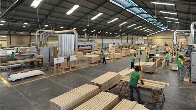 لماذا تستمر مصر في الاستيراد رغم حديث الحكومة عن نهضة صناعية؟.. إليك الأسباب