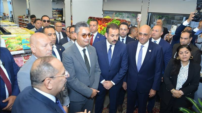 وزير التموين يفتتح