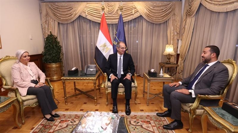 وزير الاتصالات يستقبل