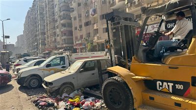 بالصور، محافظة الجيزة تواصل حملات النظافة ورفع السيارات المتهالكة بشوارع حي الهرم