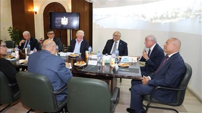 سر لقاء مستشار رئيس الجمهورية مع محافظ القاهرة والفنان حسين فهمي