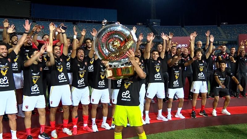تتويج الأهلي بالدوري