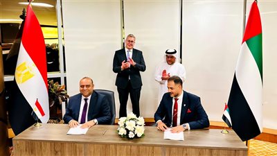 مصر والإمارات توقعان اتفاقية لإنشاء منطقة لوجستية لتخزين النفط بالعلمين