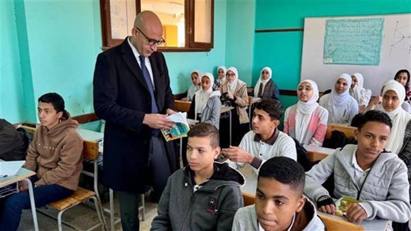 هل يتسلم طلاب الصف