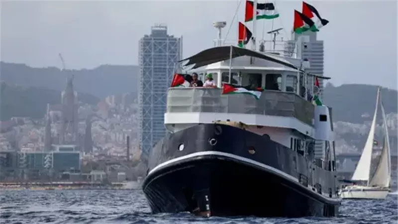 السيطرة على 40 قاربًا