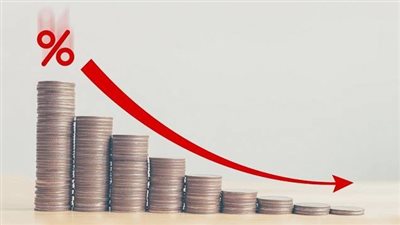 خبيرة مصرفية تحذر من التسرع في خفض الفائدة: التضخم لسه بيهددنا