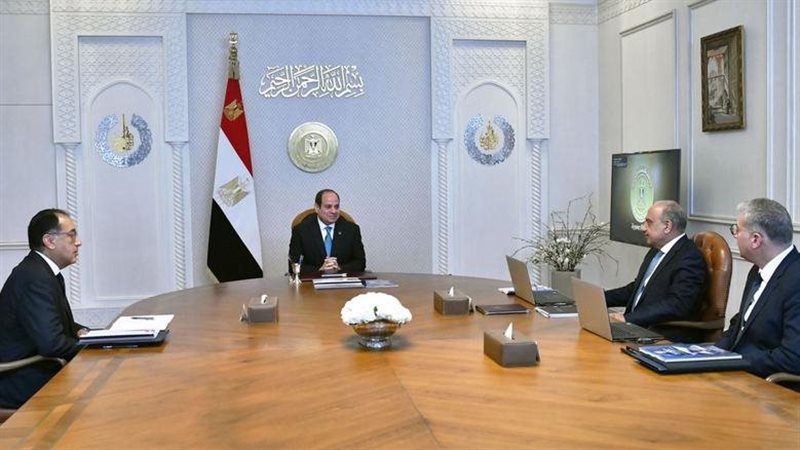 الرئيس السيسي يجتمع