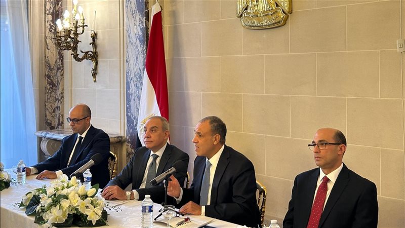 وزير الخارجية يلتقي
