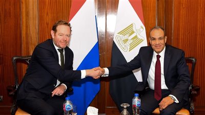 وزير الخارجية يُجري مشاورات سياسية مع نظيره الهولندي