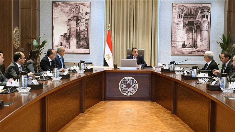 رئيس الوزراء يجتمع