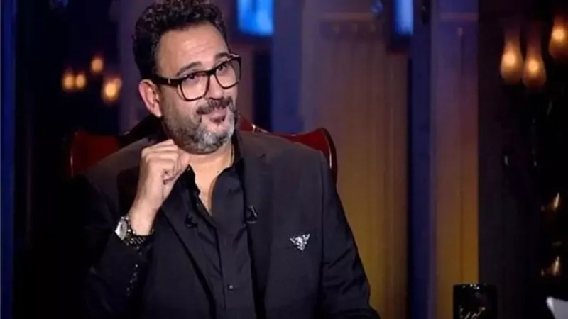 أكرم حسني يعرب عن