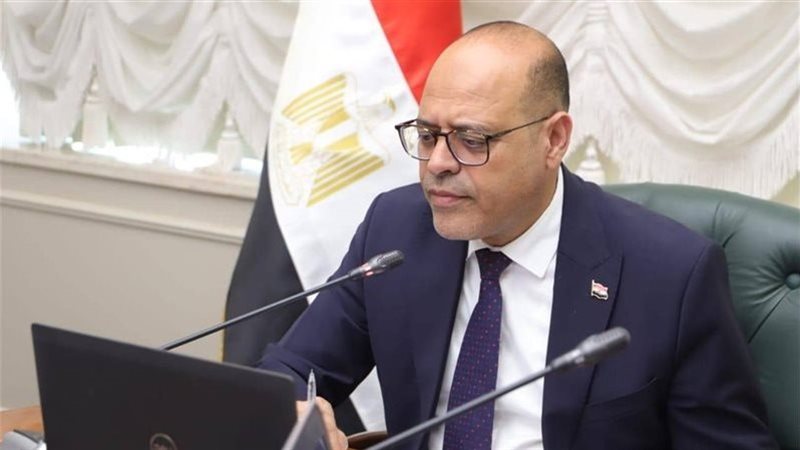 وزير العمل يهنئ الرئيس