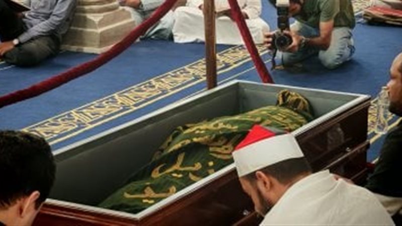 كفن الدكتور أحمد