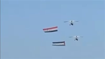 علم فلسطين بجوار العلم المصري في سماء شرم الشيخ تزامنا مع وقف إطلاق النار (شاهد)