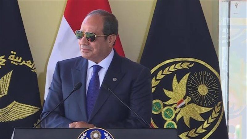 الرئيس السيسي يتناول