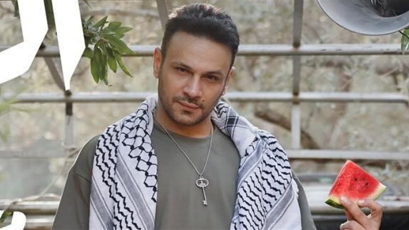 محمد عطية يحتفل
