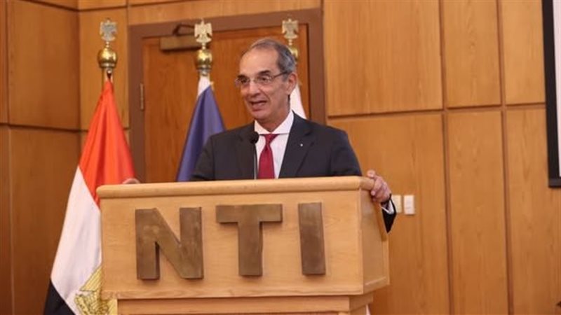 وزير الاتصالات يشهد
