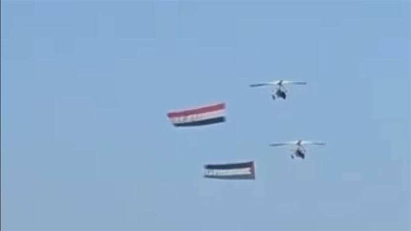 علم فلسطين بجوار