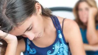 أعراض لخبطة الهرمونات عند النساء وعلاجها من البلوغ حتى سن اليأس