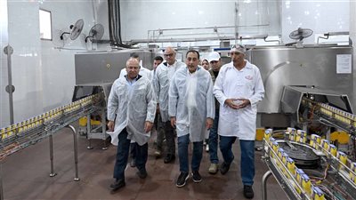 مدبولي من مصانع القليوبية: ندعم كل مشروع يوفر فرص عمل للشباب