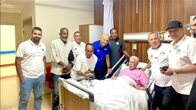 وفد من مدربي الرخصة التدريبية Pro  يزور حسن شحاتة للاطمئنان على صحته