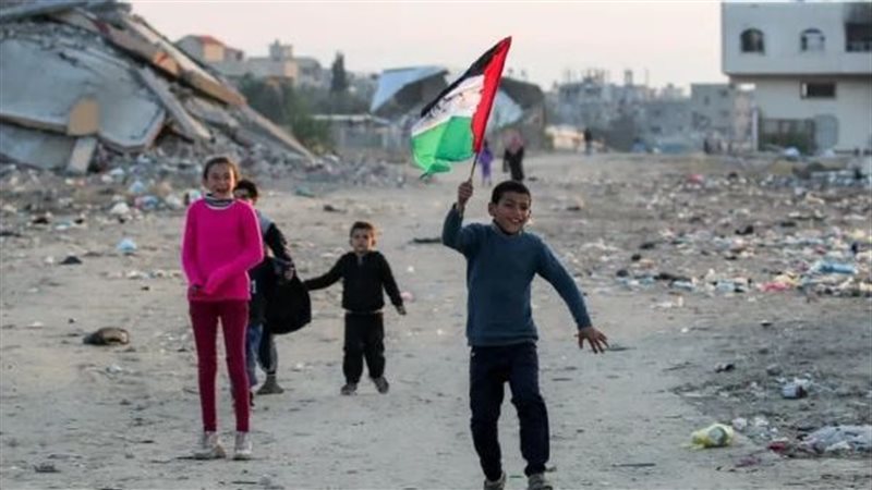 آلاف الفلسطينيين