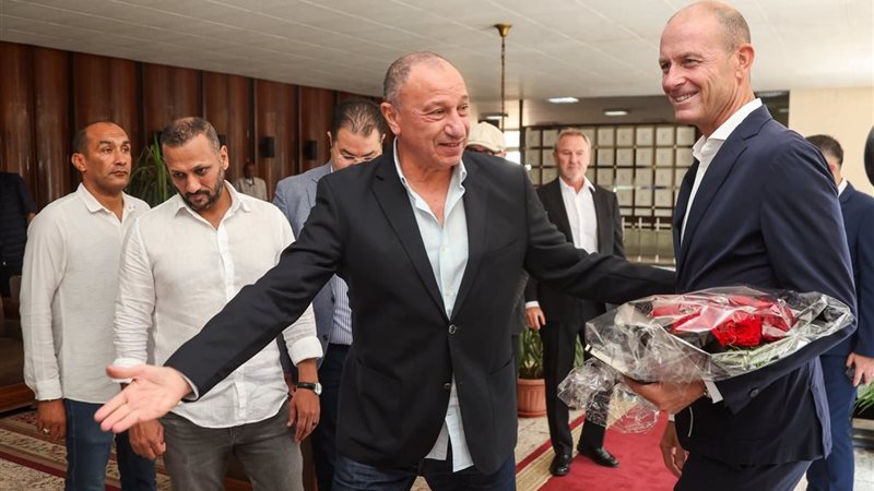الخطيب ومدرب الأهلي