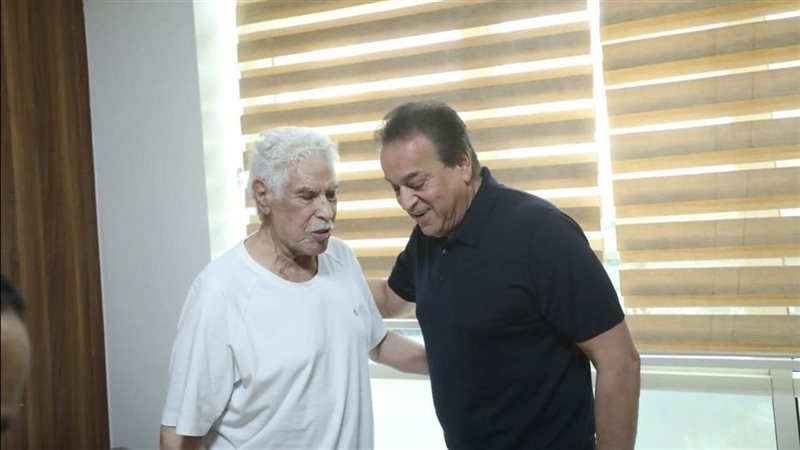 خالد عبدالغفار يزور