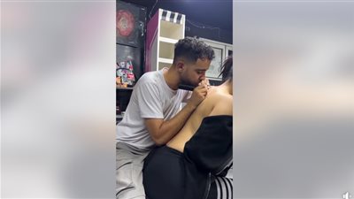 عارية الظهر، هدير عبدالرازق تضع 