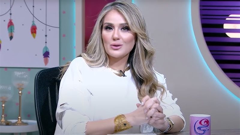 من هي منى أبو السعود