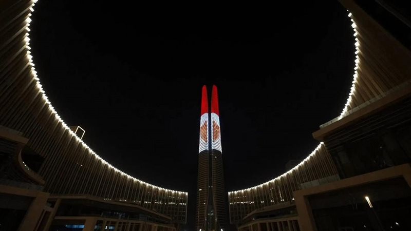 البرج الأيقوني يتزين