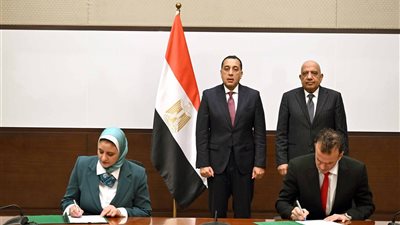 مدبولى يشهد توقيع اتفاقية بين المصرية لنقل الكهرباء وشركة 