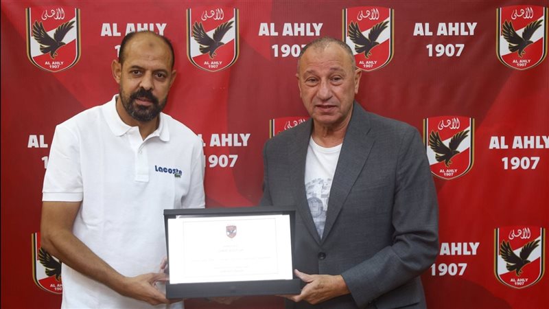 الأهلي يكرم عماد
