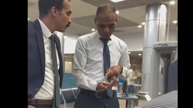 ضبط ألماس بمطار القاهرة