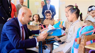 التعليم تتيح الفرصة لجميع الأطفال للالتحاق بالمدارس دون وضع شروط للسن