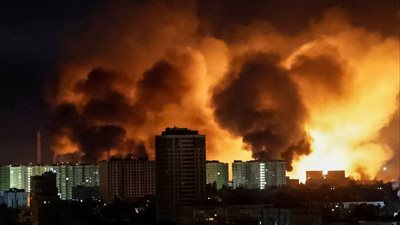 روسيا تطلق 300 طائرة بدون طيار على أوكرانيا قبل اجتماع زيلينسكي وترامب (فيديو)