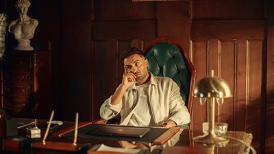 ابن النادي الحلقة 5، أحمد فهمي يحمس الجمهور للمشاهدة بسؤال وصور الكواليس