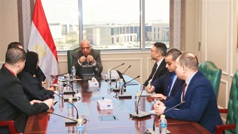 وزير الكهرباء يبحث