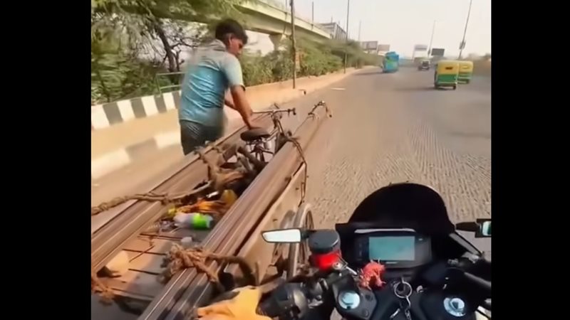 الإنسانية..يساعده