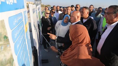 وزير النقل: تطوير الطريق الدولي الساحلي من بورسعيد للسلوم يعزز حركة التجارة (صور)