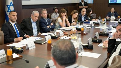 في حالة استبعاد نتنياهو أو محاكمته، من يخلفه في رئاسة وزراء إسرائيل؟ (شاهد)