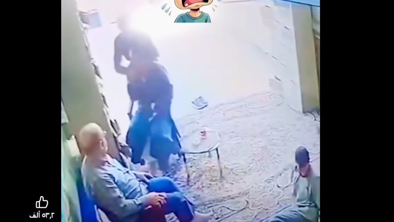 ذبح رجل في مقهى